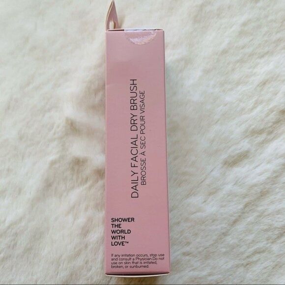 Daily Concepts Daily Facial Dry Brush Beechwood Wood Handle Soft Nylon Bristles - Picture 6 of 9